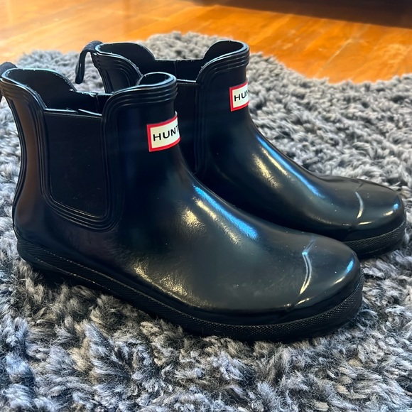 Women’s Hunter black gloss boots (8) EUC - Picture 2 of 4